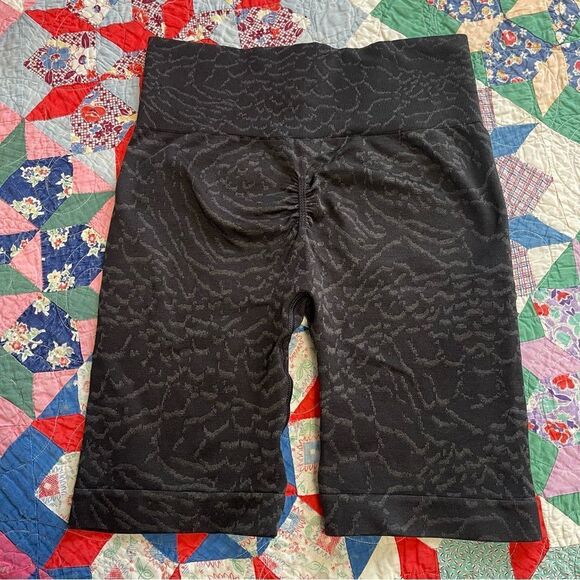 Gymshark Adapt Animal Print Bike Shorts Size small - Picture 5 of 8